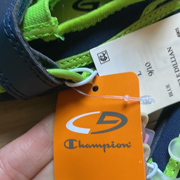 NEW WITH TAGS Water Shoes, size 9/10 toddlers.  Navy & Lime, Velcro strap. - Picture 5 of 6